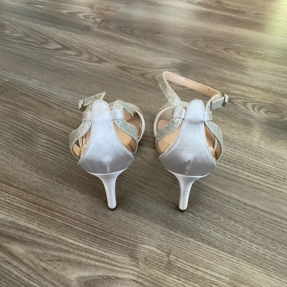 Dressy Nina New York Silver Heels 8 - Picture 3 of 8